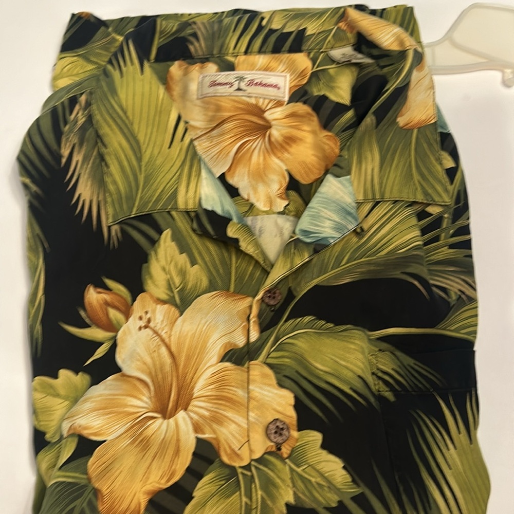 Men’s Tommy Bahama shirt